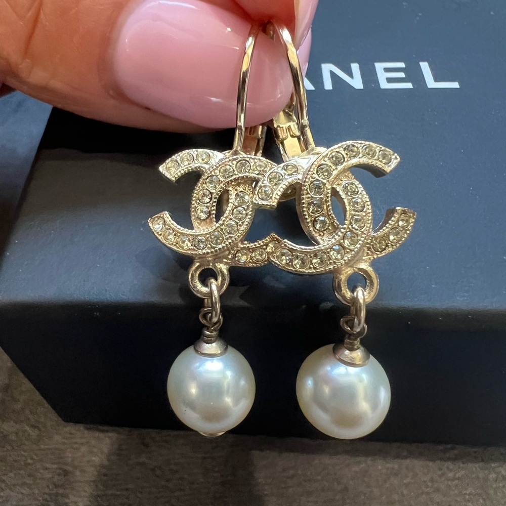 CHANEL Crystal Pearl CC Drop Earrings - Picture 6 of 9